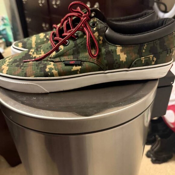 Shoes/ sneakers - Picture 4 of 5